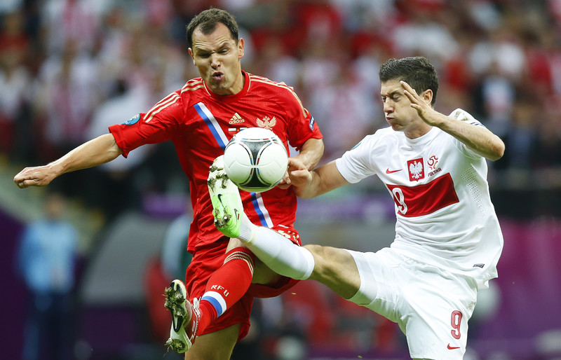 Сергей Игнашевич в матче между сборными России и Польши на Евро-2012