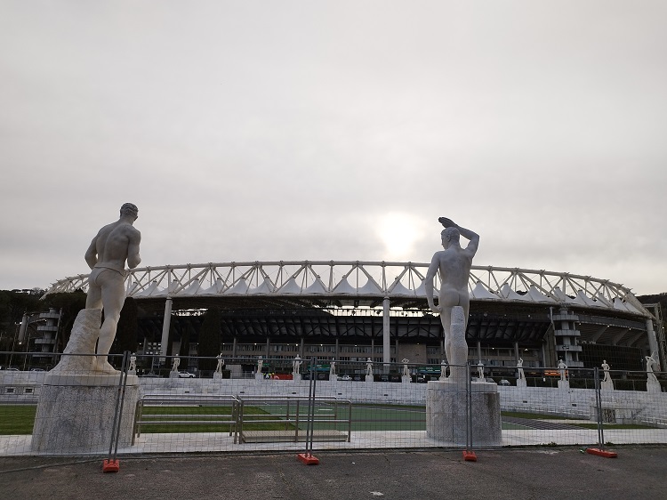 Скульптуры на Олимпийском стадионе в Риме