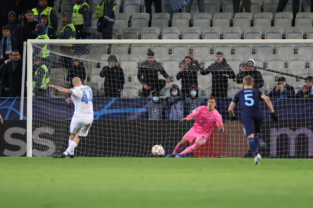 Ярослав Ракицкий сравнивает счет ударом с пенальти в матче Лиги чемпионов «Мальме» – «Зенит» – 1:1