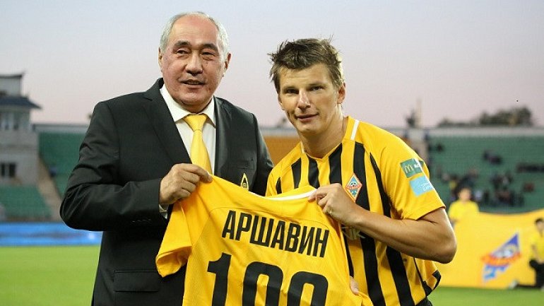 Аршавин сыграл сотый матч за «Кайрат» и получил футболку - фото