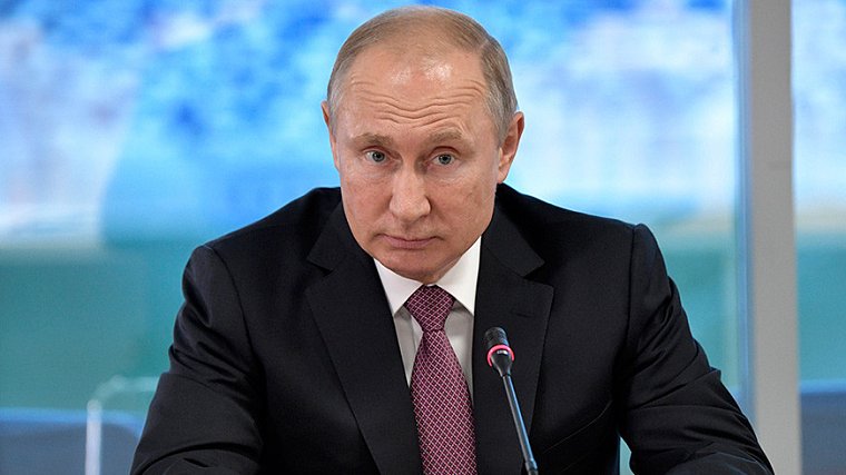 Владимир Путин пообещал рассмотреть вопрос продажи пива на стадионах в России - фото