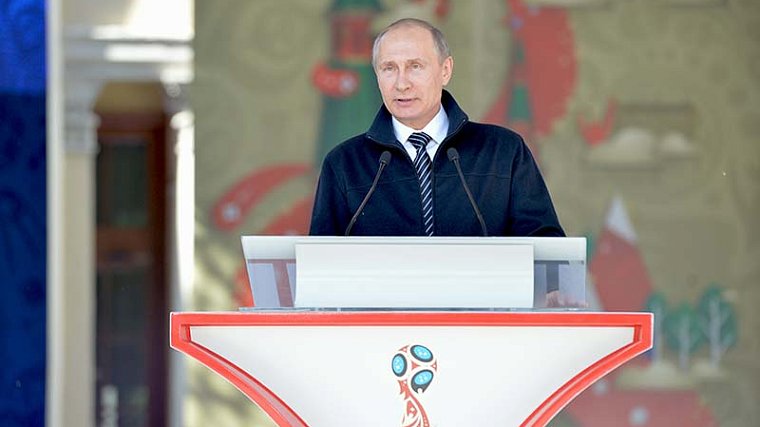 Владимир Путин: Надеюсь, сборная России покажет волевой, бескомпромиссный футбол, который ценят и любят болельщики - фото