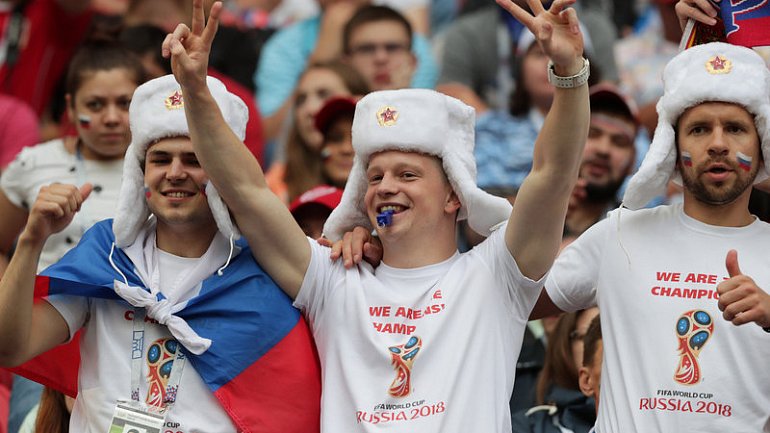Футболистам сборной Франции подарят шапки-ушанки - фото
