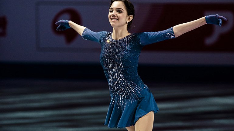 Пара Бобровой и Соловьева заняла третье место в танцах на льду. Сборная России завоевала серебро по итогам командных соревнований - фото