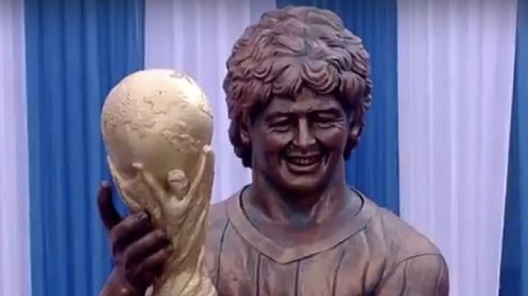 В Индии открылась статуя Диего Марадоны - фото
