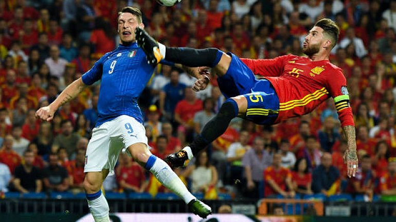 Глава Федерации футбола Италии Карло Тавеккио: Нелепо, что Италия и Испания борются за одну путевку на ЧМ - фото