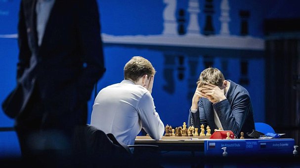«Карлсен сейчас не в лучшей форме, но Есипенко был великолепен»: Петр Свидлер – о победе российского таланта над королем шахмат - фото