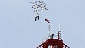 Экстремал спрыгнул с дрона с высоты небоскреба (ВИДЕО) - фото