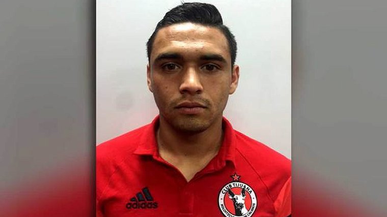 Мексиканский футболист пытался провезти 21 килограмм наркотиков - фото