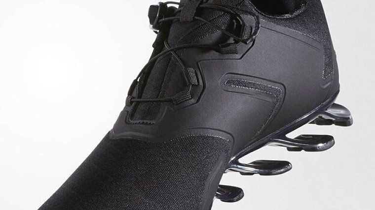 Adidas выпустил новые кроссовки Solyce в черном цвете - фото