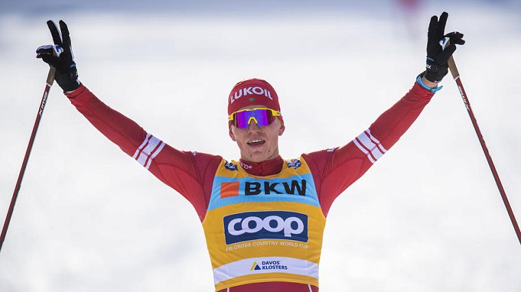 Большунов выиграл масс-старт на «Тур де Ски», россияне сбили друг друга на финише - фото