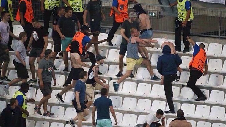 После матча России и Англии на стадионе произошла драка - фото