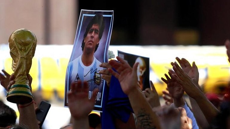По делу о гибели Марадоны выдвинули обвинения против еще одного человека - фото