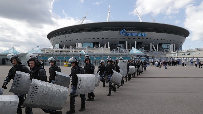 Иностранные болельщики и тренировки ОМОНа. Как Петербург готовится к Евро-2020 - фото