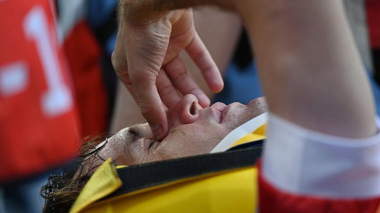 Фернандес избежал повреждения позвоночника в матче с Финляндией - фото