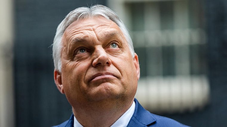Премьер-министр Венгрии осудил преклонение колен на матчах - фото