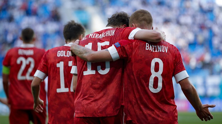 Российским футболистам перед Евро-2020 выплатили долги за ЧМ-2018 - фото