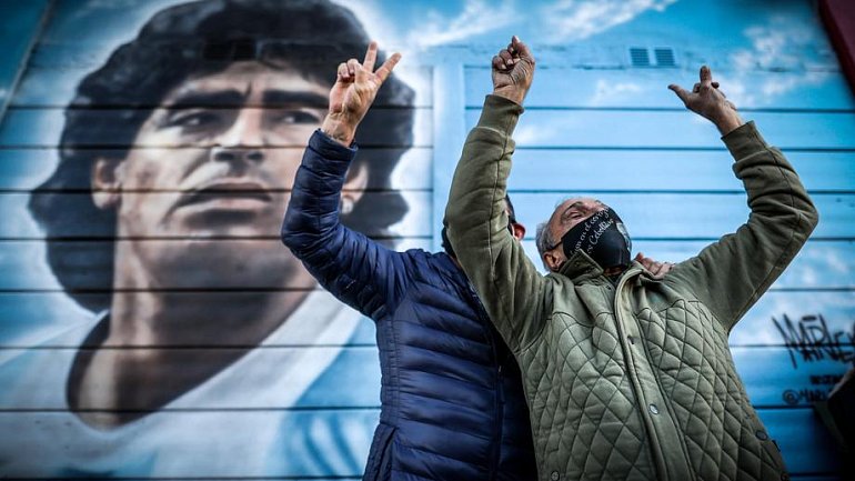 Итальянцы и аргентинцы хотят устроить матч в память о Марадоне - фото