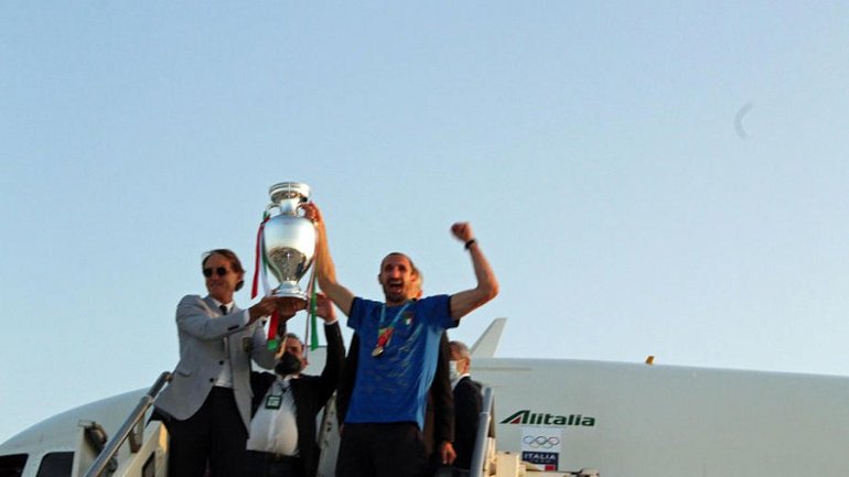 Капитан и лидер сборной Италии Джорджо Кьеллини ждет предложения «Ювентуса» - фото