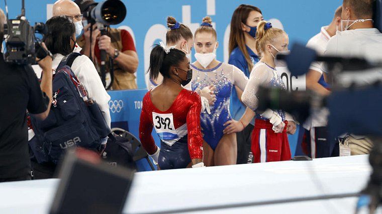 Российская гимнастка Листунова назвала некорректным вопрос журналиста про Байлз - фото