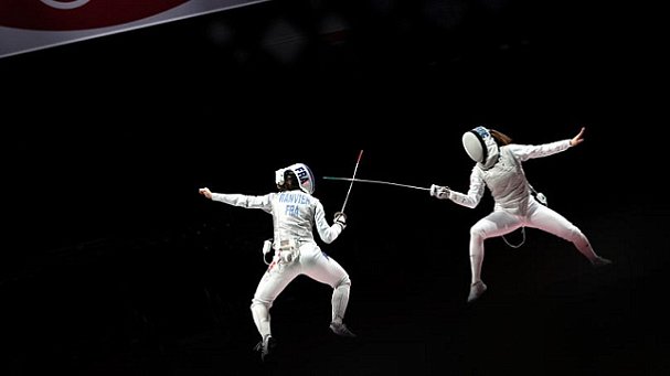 Российские фехтовальщицы завоевали золото Олимпиады-2020 в командной рапире - фото