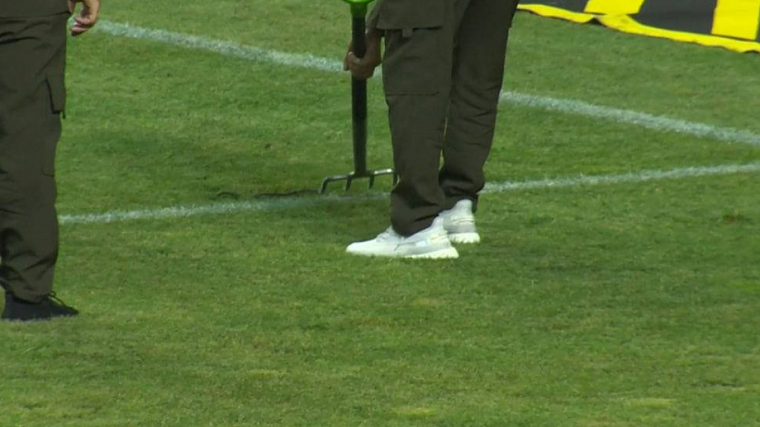 Вратарь «Ахмата» обнаружил змею в штрафной во время матча с «Сочи»  - фото