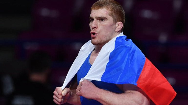 Борец Евлоев завоевал золото Олимпиады-2020 - фото
