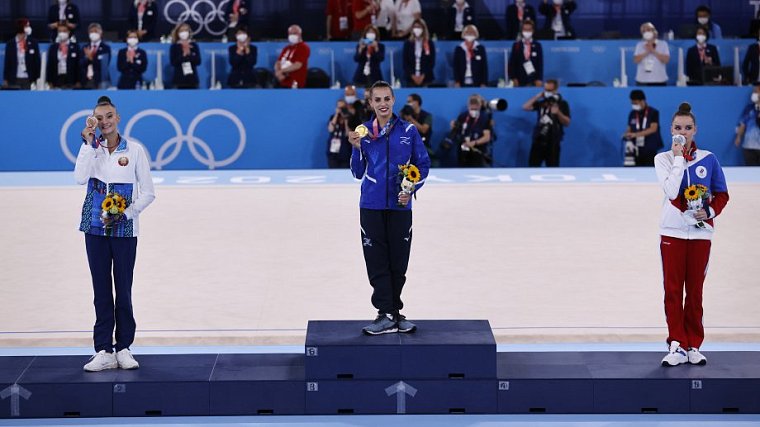 В МОК отказались комментировать судейский скандал в художественной гимнастике на Олимпиаде - фото