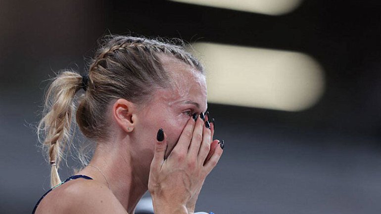 Российская легкоатлетка рассказала, как справляется с обидой на серебро - фото