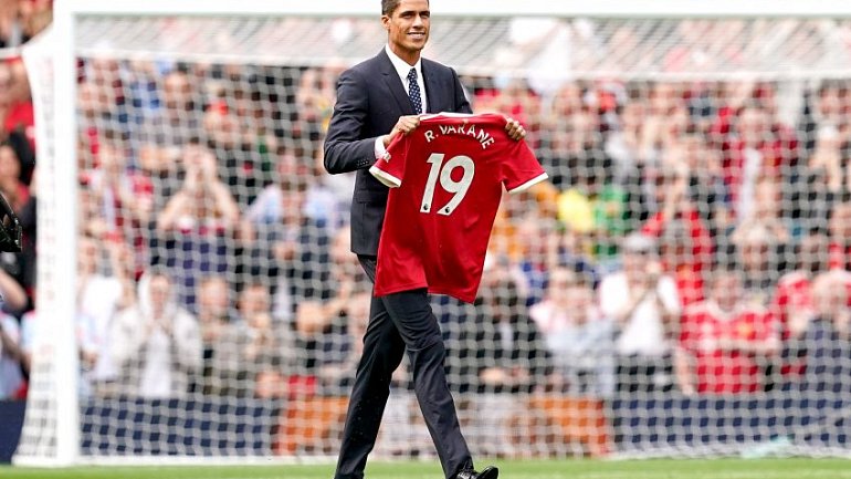 «Манчестер Юнайтед» представил Варана на «Олд Траффорд» - фото
