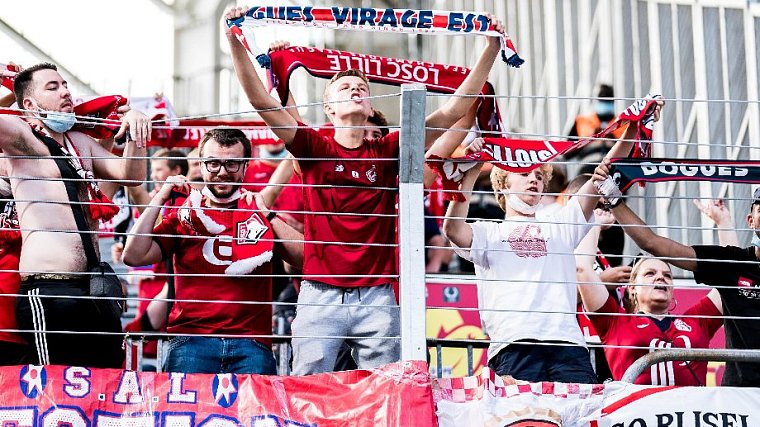 Во Франции снова скандал с фанатами: драка на матче «Ланс» – «Лилль»  - фото
