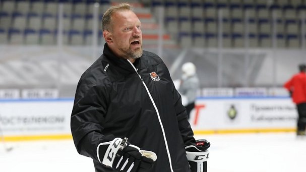 В КХЛ состоялась первая тренерская отставка в сезоне - фото