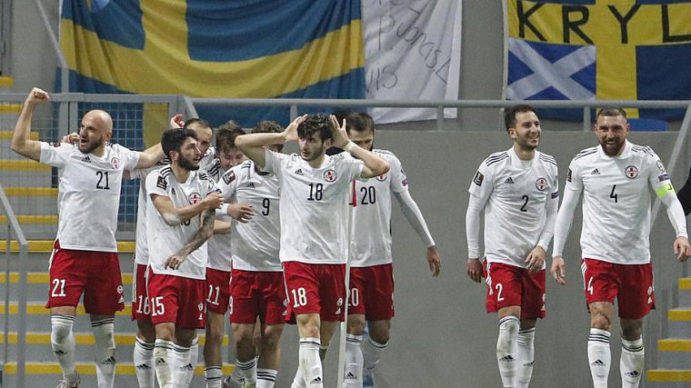 Игрок «Рубина» Кварацхелия помог сборной Грузии обыграть Швецию, оформив дубль - фото