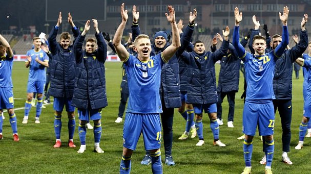 Тренер сборной Украины: Мы любого обыграем и поедем в Катар - фото
