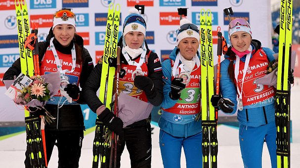 Не все российские олимпийцы смогли вылететь в Пекин в составе первой группы - фото