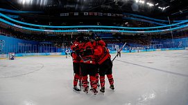 Женская сборная Канады отказывалась выходить на матч с Россией  - фото