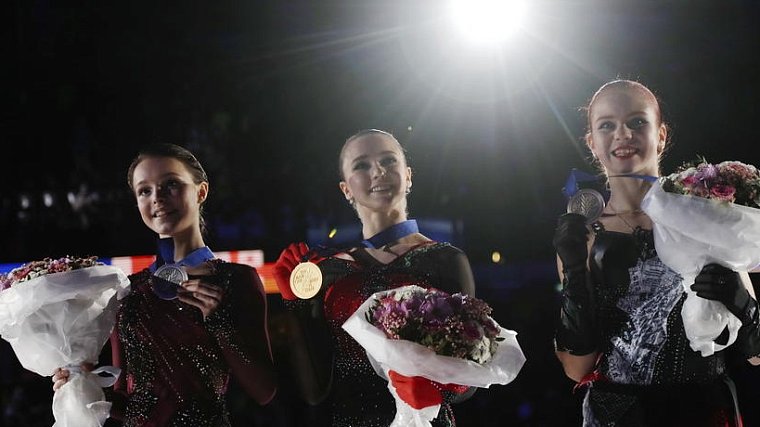 Щербакова призналась, что переживала за Валиеву на Олимпиаде-2022 - фото