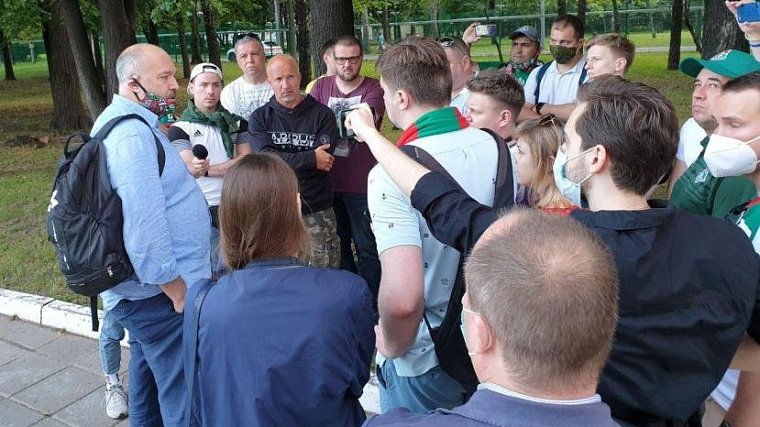 Кикнадзе объяснил неприличный жест болельщику «Локомотива» - фото