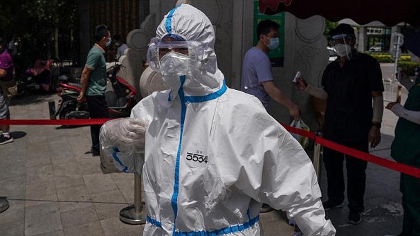 В Пекине произошла новая вспышка коронавируса. Что об этом нужно знать? - фото