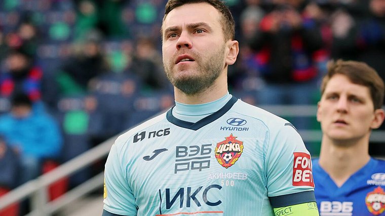 Вратарь ЦСКА Игорь Акинфеев подписал новый контракт с командой - фото