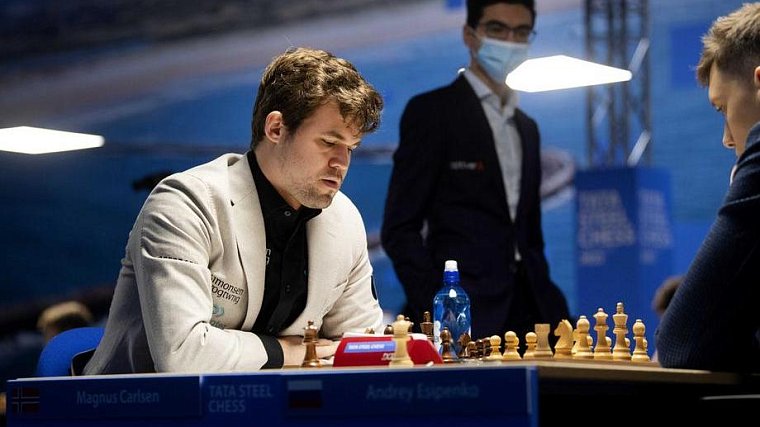 В FIDE отреагировали на отказ Карлсена играть против Непомнящего - фото
