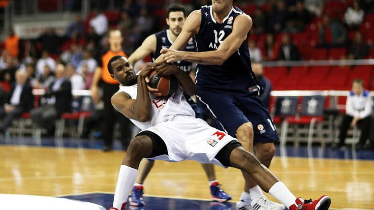 Игрок поедающий сталь 30. Лаваль баскетболист. Гани Лаваль баскетбол. Панатинаикос баскетбол.