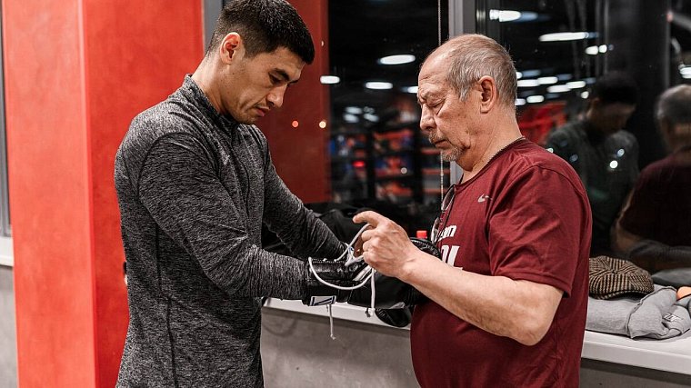 «Не выпрыгивать из штанов»: боксер Бивол рассказал, от кого получил самый ценный совет перед боем с Альваресом - фото