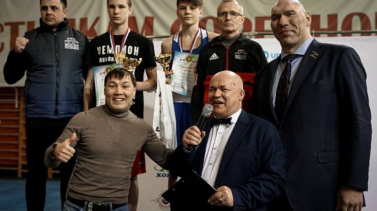 Валуев, Проводников, Артемьев, Антонов и другие легенды ринга наградили мальчишек - фото