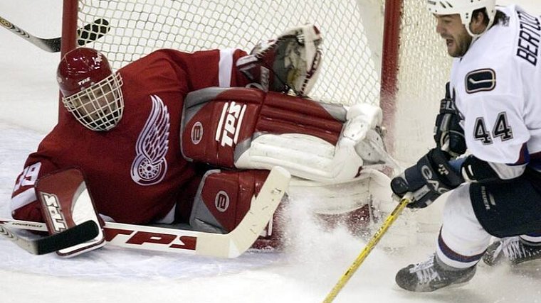 Чешский вратарь Гашек обратился к НХЛ с просьбой отстранить российских хоккеистов - фото