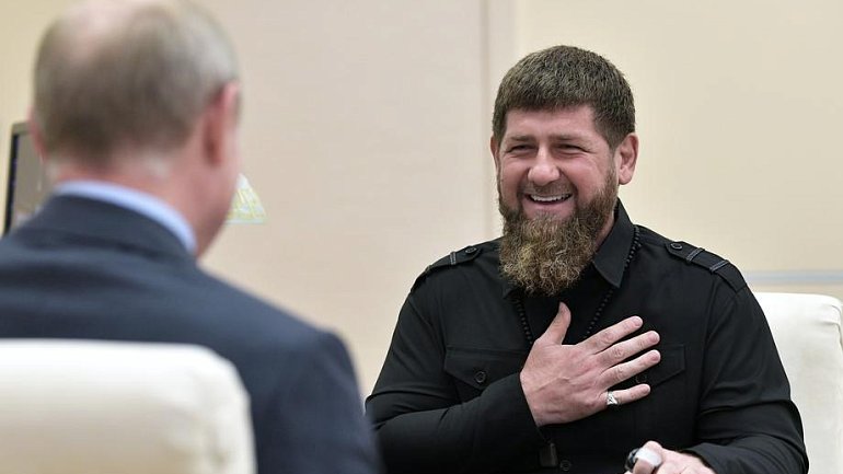 Кадырова доставили в Москву на самолете в связи с подозрением на коронавирус - фото
