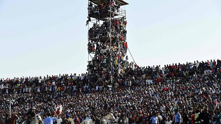 На матч Нигерия ─ Египет пришло на 15 тысяч человек больше, чем вмещает стадион - фото