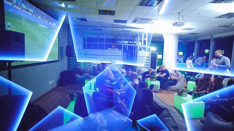 В Санкт-Петербурге открылся Skyroom с трансляциями матчей Лиги чемпионов - фото