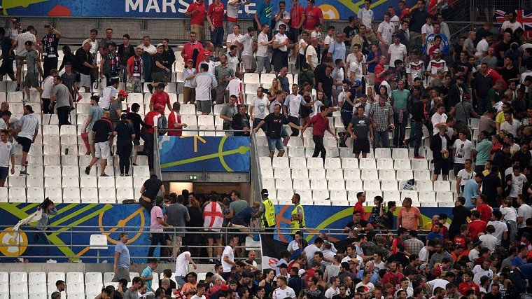 Фанаты сборной России по футболу: конфликт во Франции - фото