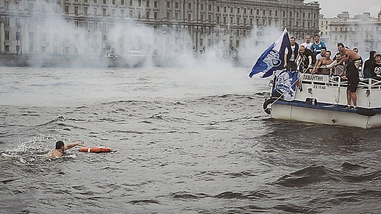 No Криминалити: Фанаты «Зенита» штурмуют «Петровский» с моря! (ВИДЕО) - фото